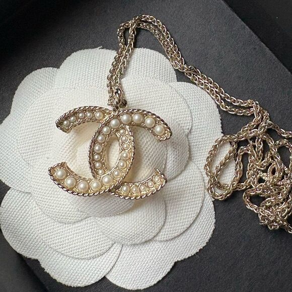 CHANEL CC Gold Pearl Pendant Necklace, Authentic - Picture 1 of 9
